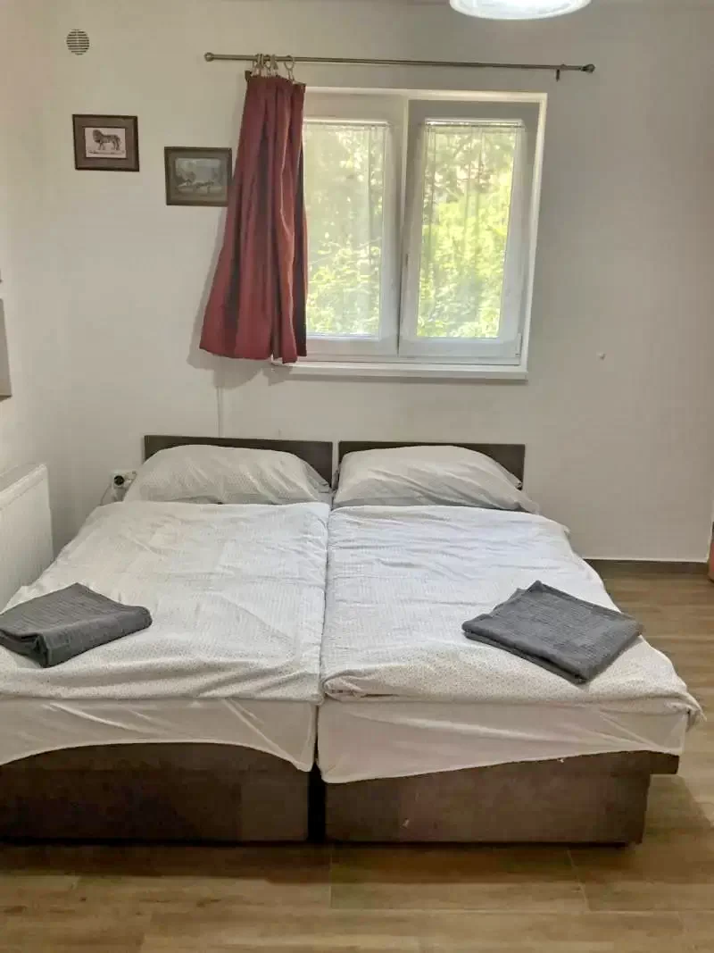 Mișcolț Cazare | Motel (K0512-16) Imaginea poate fi supusă drepturilor de autor. Se recomandă contactarea titularului drepturilor.