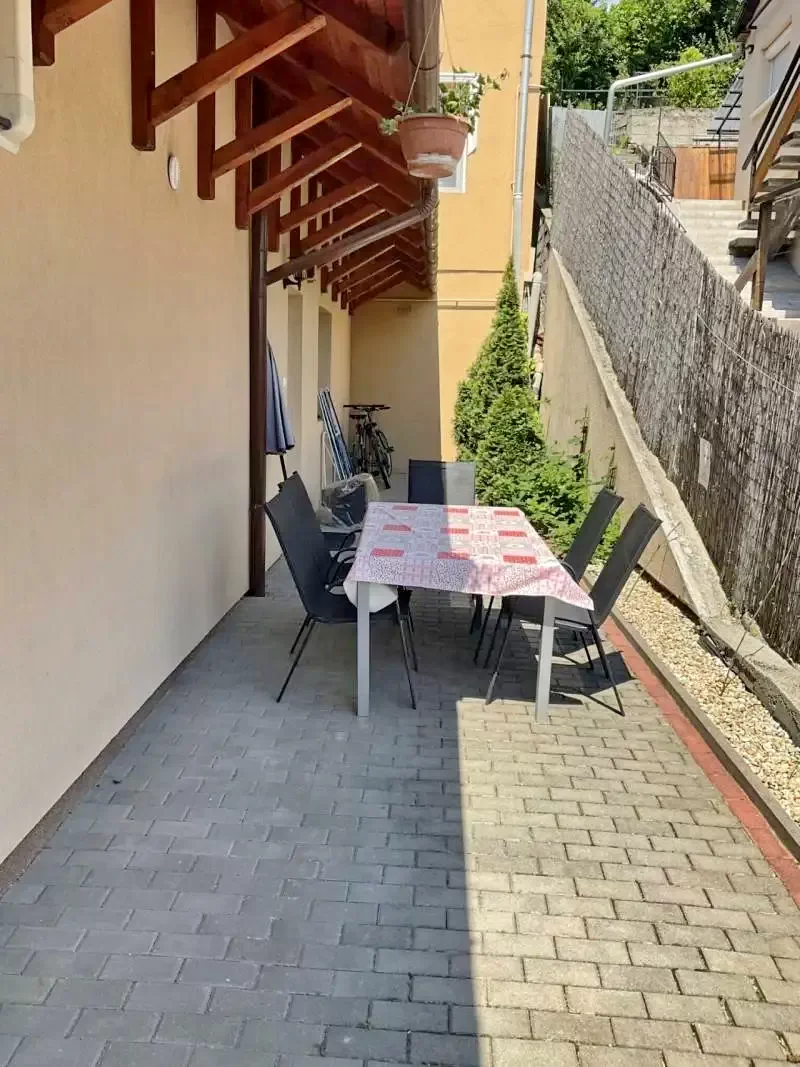 Mișcolț Cazare | Motel (K0512-23) Imaginea poate fi supusă drepturilor de autor. Se recomandă contactarea titularului drepturilor.