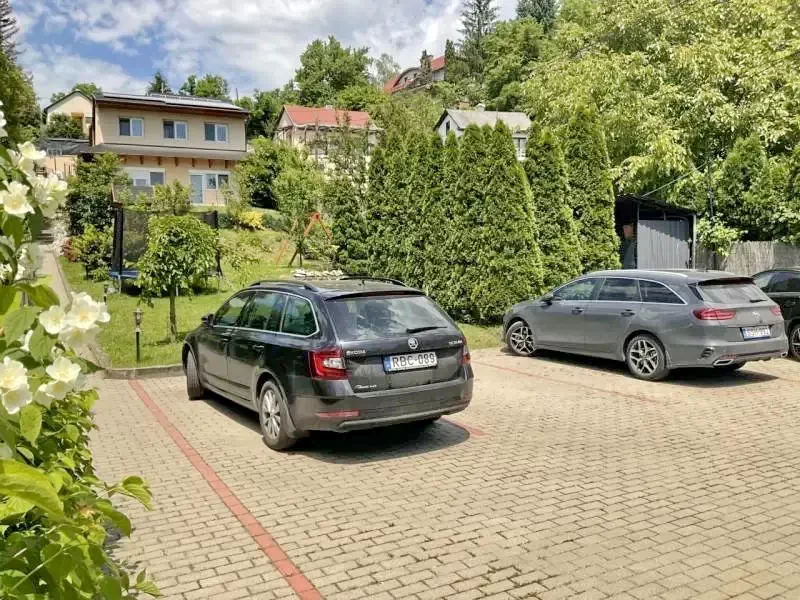 Mișcolț Cazare | Motel (K0512-29) Imaginea poate fi supusă drepturilor de autor. Se recomandă contactarea titularului drepturilor.