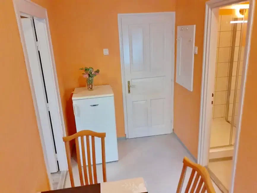 Mișcolț Cazare | Bungalow (K0666-24) Imaginea poate fi supusă drepturilor de autor. Se recomandă contactarea titularului drepturilor.