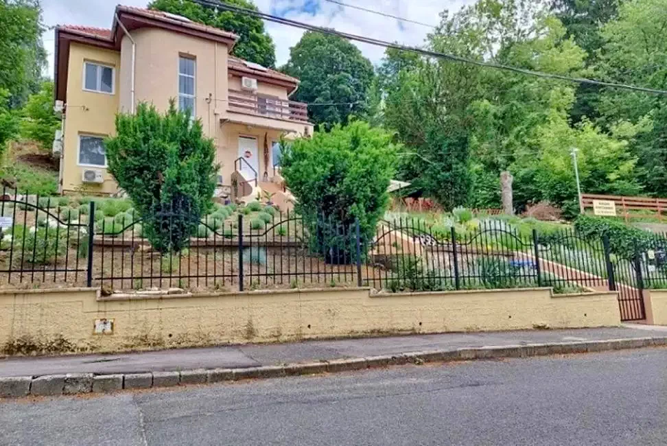 Mișcolț Cazare | Bungalow (K0666-26) Imaginea poate fi supusă drepturilor de autor. Se recomandă contactarea titularului drepturilor.