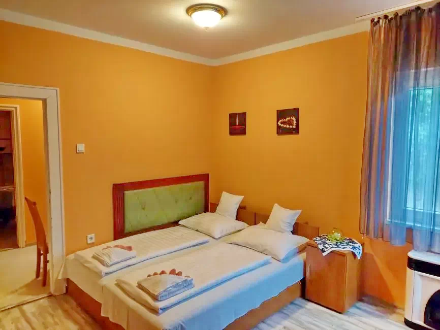 Mișcolț Cazare | Bungalow (K0666-34) Imaginea poate fi supusă drepturilor de autor. Se recomandă contactarea titularului drepturilor.