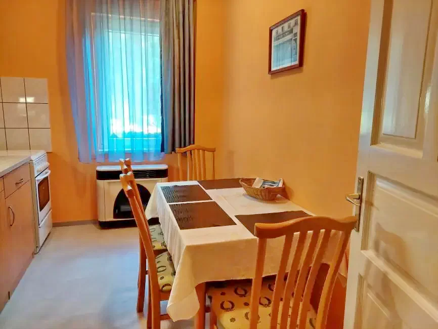 Mișcolț Cazare | Bungalow (K0666-48) Imaginea poate fi supusă drepturilor de autor. Se recomandă contactarea titularului drepturilor.