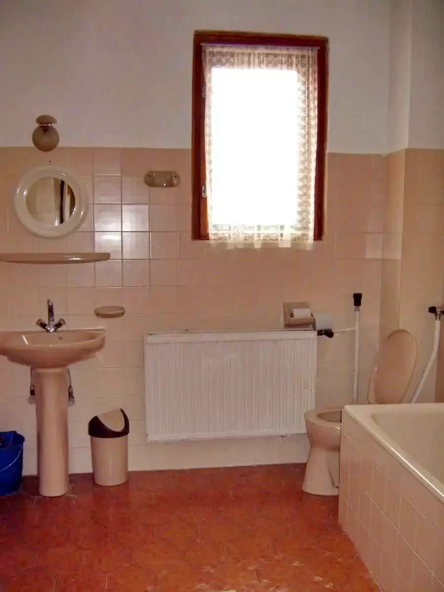 Mișcolț Cazare | Bungalow (K0859-2) Imaginea poate fi supusă drepturilor de autor. Se recomandă contactarea titularului drepturilor.