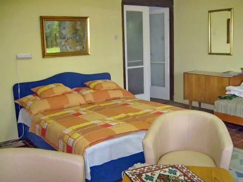 Mișcolț Cazare | Bungalow (K0859-21) Imaginea poate fi supusă drepturilor de autor. Se recomandă contactarea titularului drepturilor.