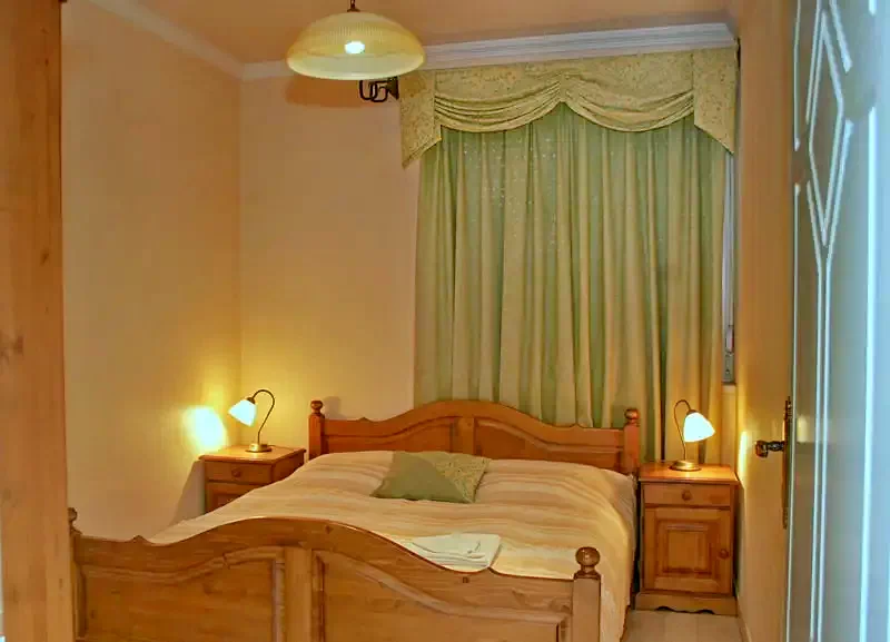  Cazare | Sat de vacanță (K0588-4) Imaginea poate fi supusă drepturilor de autor. Se recomandă contactarea titularului drepturilor.