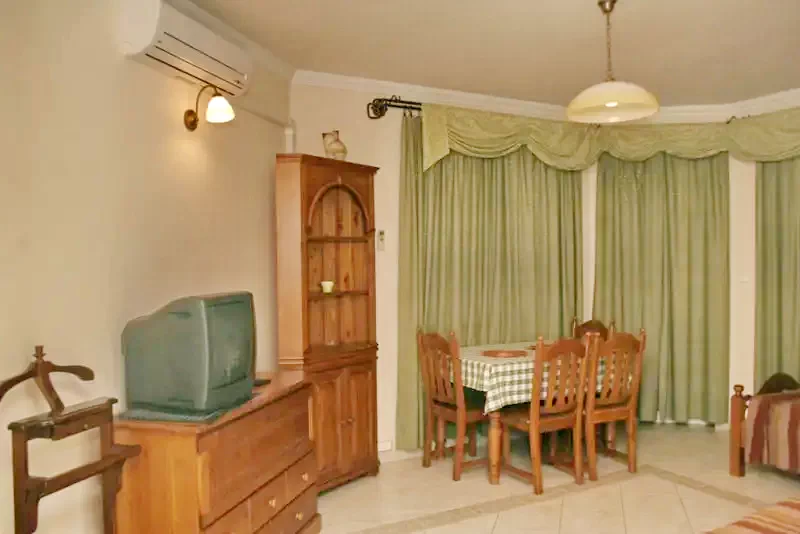  Cazare | Sat de vacanță (K0588-9) Imaginea poate fi supusă drepturilor de autor. Se recomandă contactarea titularului drepturilor.