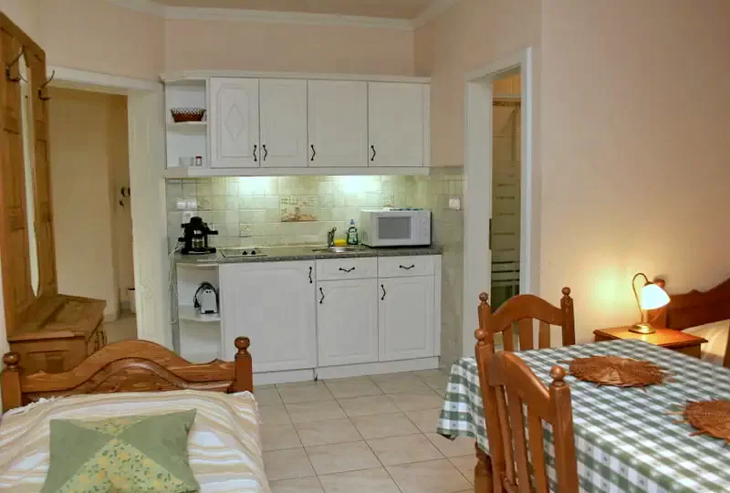  Cazare | Sat de vacanță (K0588-13) Imaginea poate fi supusă drepturilor de autor. Se recomandă contactarea titularului drepturilor.