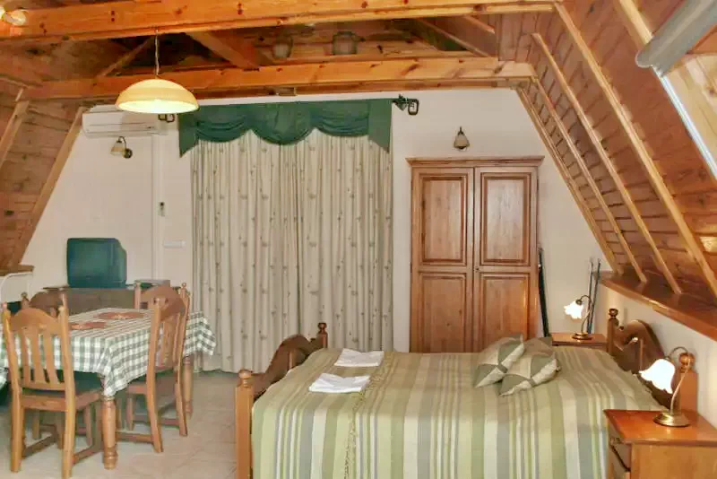  Cazare | Sat de vacanță (K0588-24) Imaginea poate fi supusă drepturilor de autor. Se recomandă contactarea titularului drepturilor.