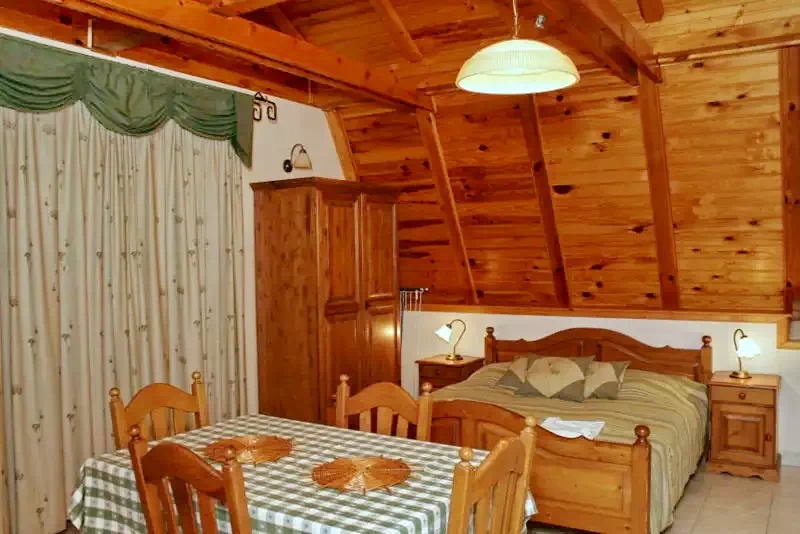  Cazare | Sat de vacanță (K0588-26) Imaginea poate fi supusă drepturilor de autor. Se recomandă contactarea titularului drepturilor.