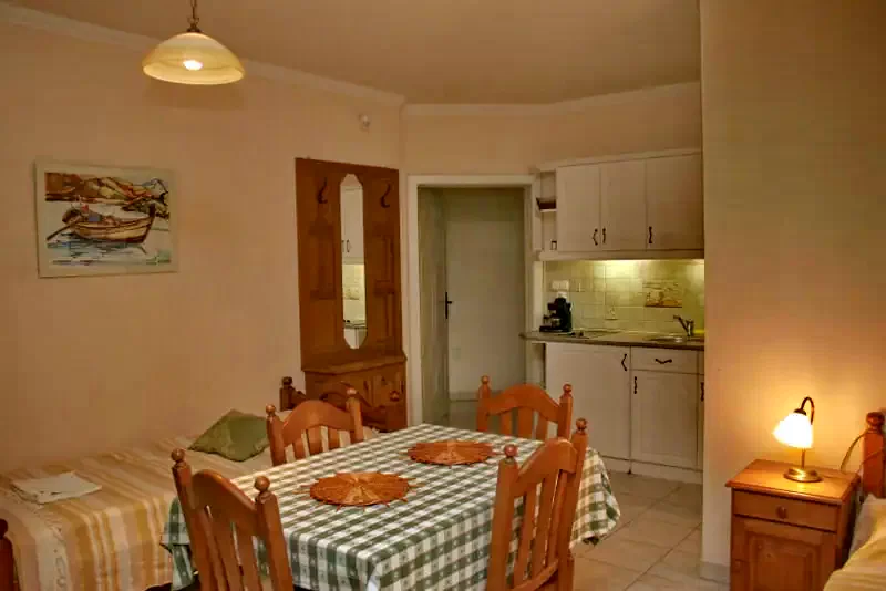  Cazare | Sat de vacanță (K0588-31) Imaginea poate fi supusă drepturilor de autor. Se recomandă contactarea titularului drepturilor.