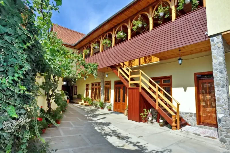 Sibiel Cazare | Hostel (K0429-10) Imaginea poate fi supusă drepturilor de autor. Se recomandă contactarea titularului drepturilor.