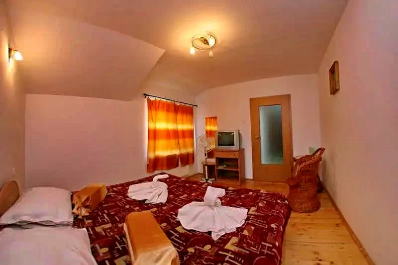 Herkulesfürdő Szállás | Motel (K0898-6) A kép szerzői jogvédelem alatt állhat. Javasolt a kapcsolatfelvétel a jog tulajdonossal.