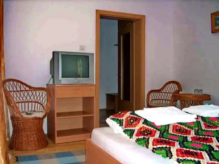 Herkulesfürdő Szállás | Motel (K0898-11) A kép szerzői jogvédelem alatt állhat. Javasolt a kapcsolatfelvétel a jog tulajdonossal.