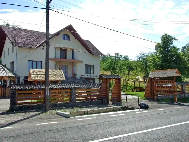 Rona de Jos Cazare | Camping / Popas turistic (K0750-9) Imaginea poate fi supusă drepturilor de autor. Se recomandă contactarea titularului drepturilor.