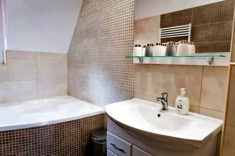 Mișcolț Cazare | Motel (K0746-3) Imaginea poate fi supusă drepturilor de autor. Se recomandă contactarea titularului drepturilor.