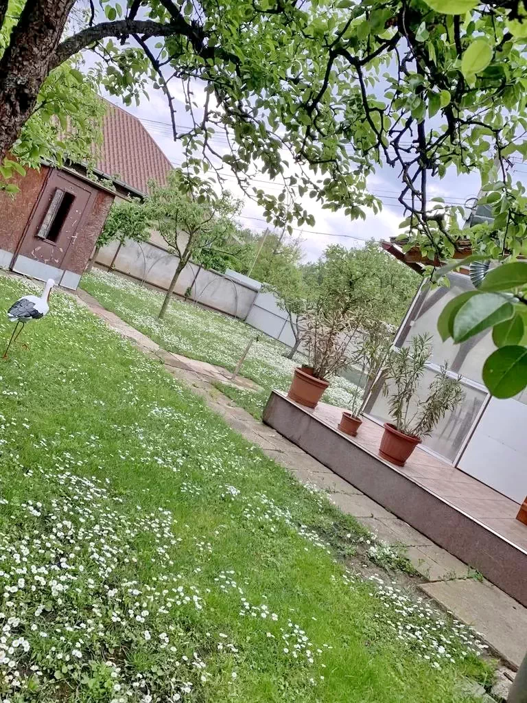  Cazare | Sat de vacanță (K0014-1) Imaginea poate fi supusă drepturilor de autor. Se recomandă contactarea titularului drepturilor.