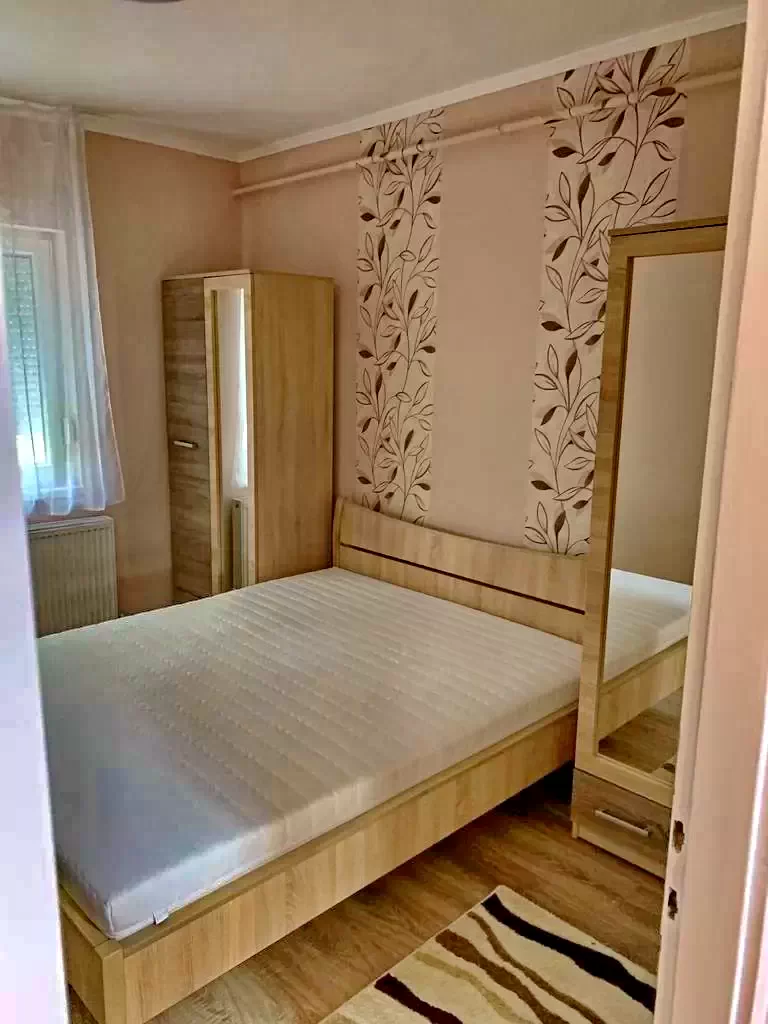  Cazare | Sat de vacanță (K0014-5) Imaginea poate fi supusă drepturilor de autor. Se recomandă contactarea titularului drepturilor.