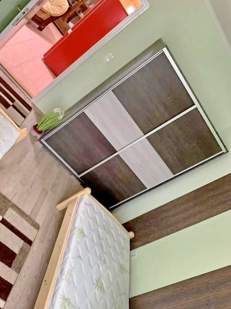  Cazare | Sat de vacanță (K0014-7) Imaginea poate fi supusă drepturilor de autor. Se recomandă contactarea titularului drepturilor.