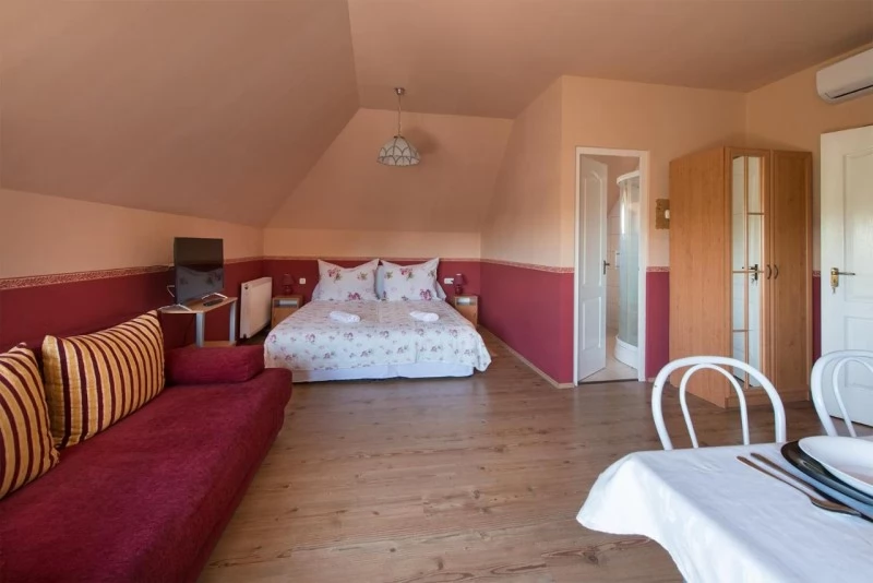 Hajdúszoboszló Szállás | Bungalow (K1029-6) A kép szerzői jogvédelem alatt állhat. Javasolt a kapcsolatfelvétel a jog tulajdonossal.