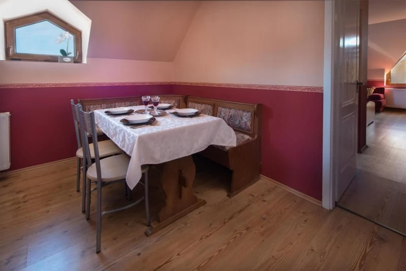  Cazare | Bungalow (K1029-11) Imaginea poate fi supusă drepturilor de autor. Se recomandă contactarea titularului drepturilor.