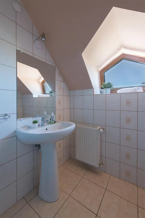  Cazare | Bungalow (K1029-12) Imaginea poate fi supusă drepturilor de autor. Se recomandă contactarea titularului drepturilor.