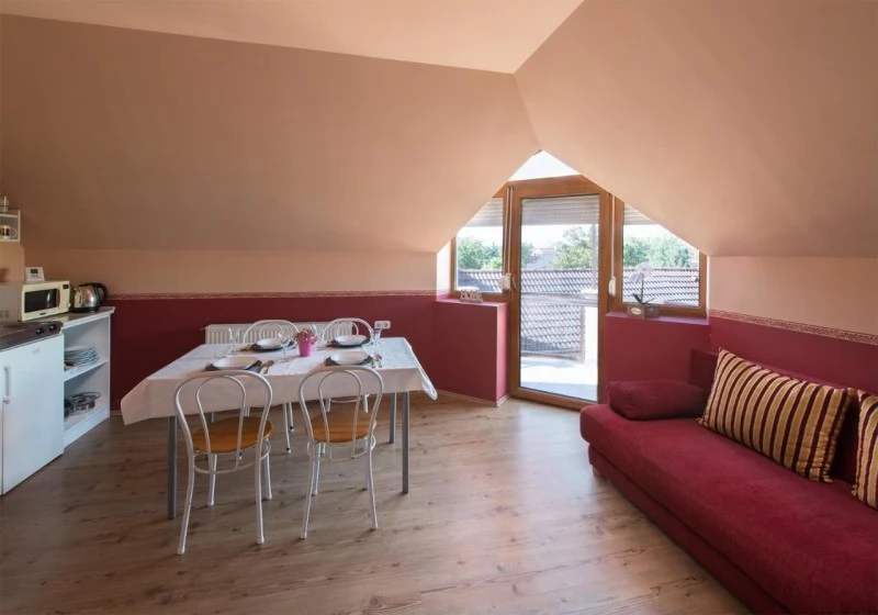 Hajdúszoboszló Szállás | Apartmanház (K1029-13) A kép szerzői jogvédelem alatt állhat. Javasolt a kapcsolatfelvétel a jog tulajdonossal.