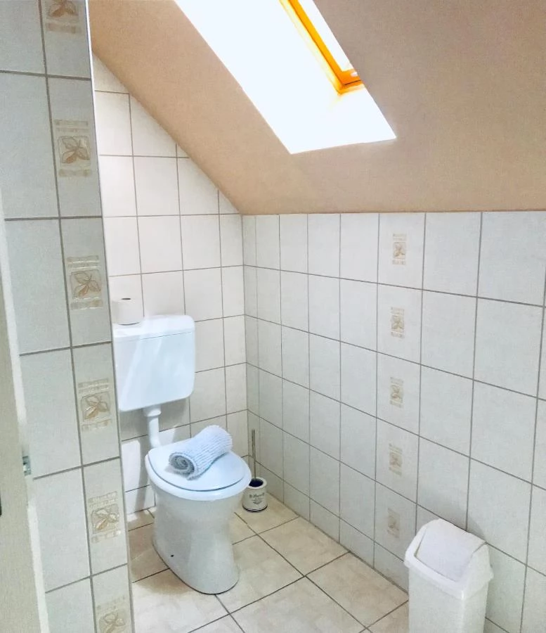  Cazare | Casă de apartamente (K1029-14) Imaginea poate fi supusă drepturilor de autor. Se recomandă contactarea titularului drepturilor.