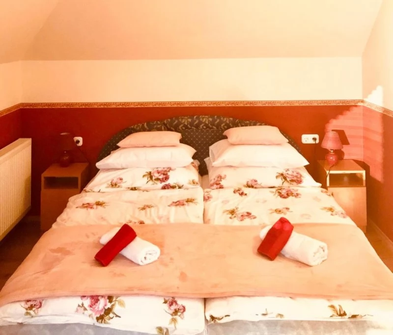 Hajdúszoboszló Szállás | Apartmanház (K1029-19) A kép szerzői jogvédelem alatt állhat. Javasolt a kapcsolatfelvétel a jog tulajdonossal.