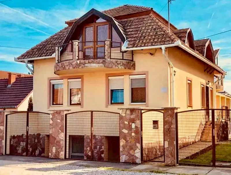  Cazare | Bungalow (K1029-23) Imaginea poate fi supusă drepturilor de autor. Se recomandă contactarea titularului drepturilor.