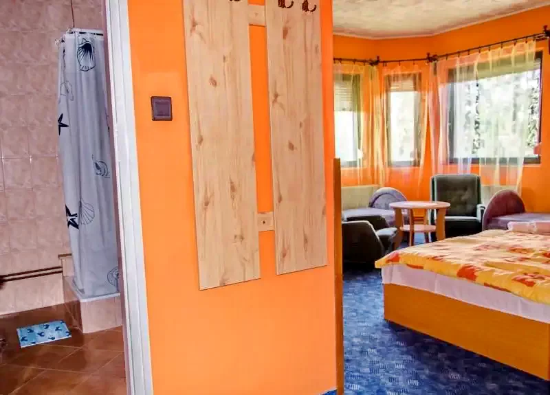 Mișcolț Cazare | Sat de vacanță (K0632-5) Imaginea poate fi supusă drepturilor de autor. Se recomandă contactarea titularului drepturilor.