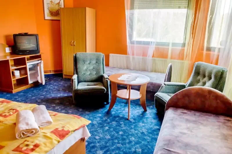 Mișcolț Cazare | Sat de vacanță (K0632-8) Imaginea poate fi supusă drepturilor de autor. Se recomandă contactarea titularului drepturilor.