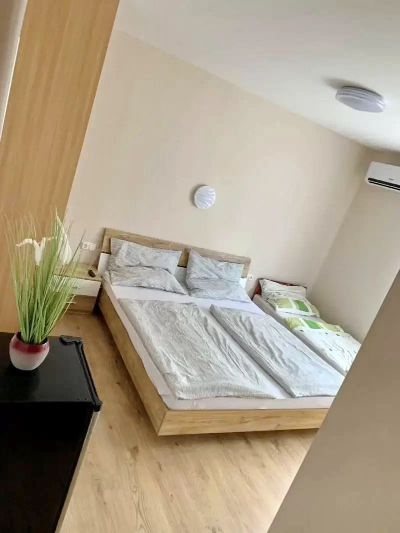  Cazare | Sat de vacanță (K0184-3) Imaginea poate fi supusă drepturilor de autor. Se recomandă contactarea titularului drepturilor.