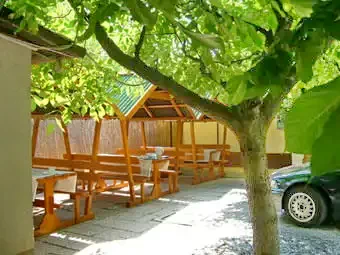  Cazare | Sat de vacanță (K0184-8) Imaginea poate fi supusă drepturilor de autor. Se recomandă contactarea titularului drepturilor.