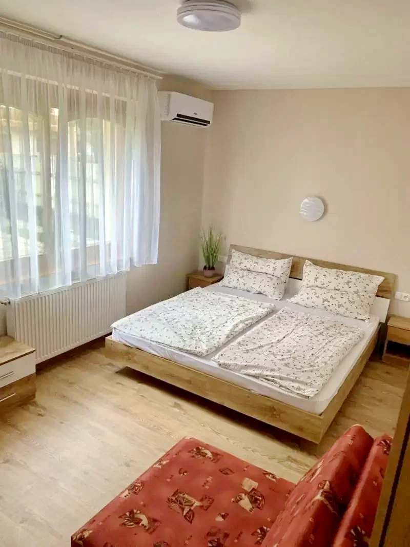 Hajdúszoboszló Szállás | Üdülőfalu (K0184-11) A kép szerzői jogvédelem alatt állhat. Javasolt a kapcsolatfelvétel a jog tulajdonossal.