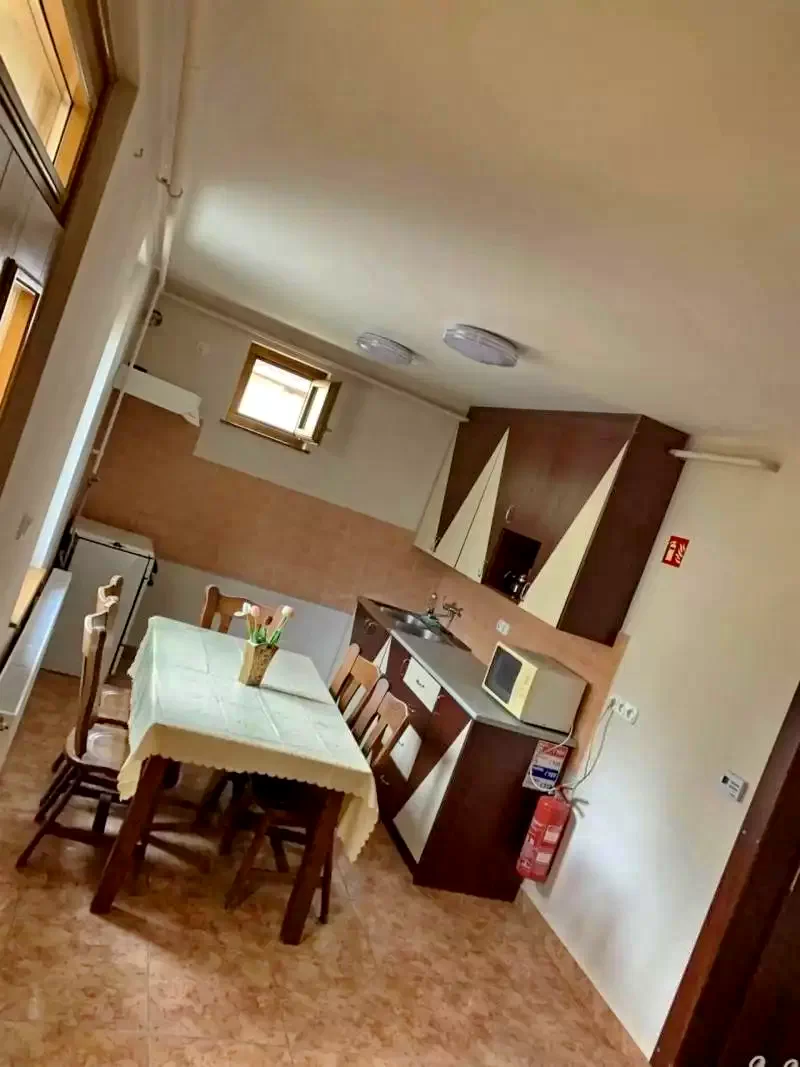  Cazare | Sat de vacanță (K0184-15) Imaginea poate fi supusă drepturilor de autor. Se recomandă contactarea titularului drepturilor.