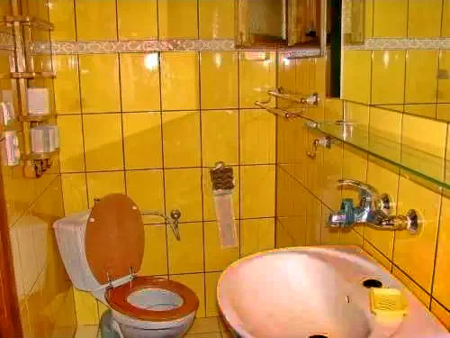 Băile Bálványos Cazare | Camping / Popas turistic (K0630-14) Imaginea poate fi supusă drepturilor de autor. Se recomandă contactarea titularului drepturilor.