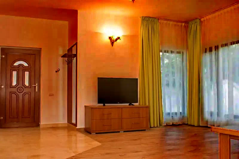 Eforie Nord Cazare | Camping / Popas turistic (K1322-7) Imaginea poate fi supusă drepturilor de autor. Se recomandă contactarea titularului drepturilor.