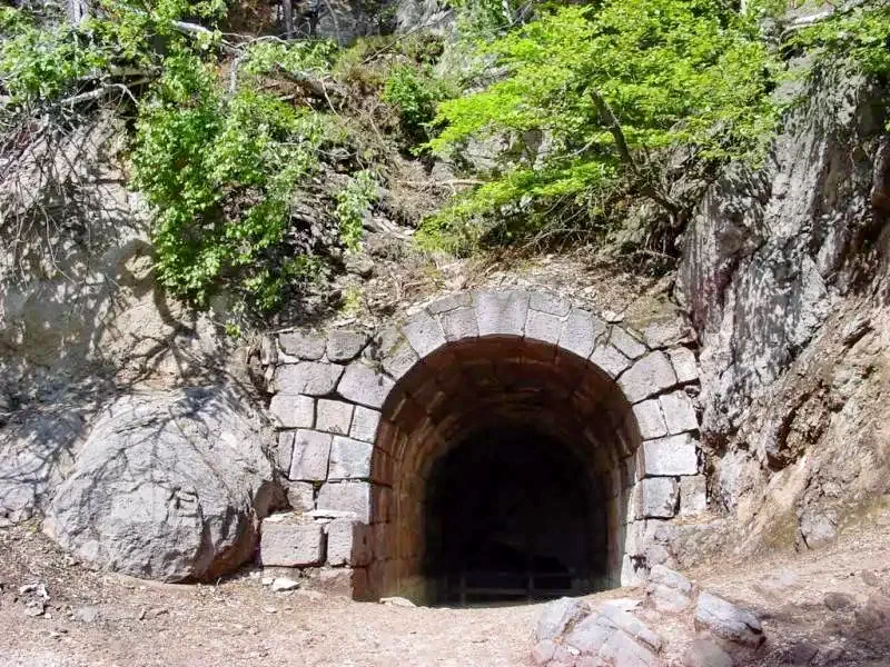 Peșteră sulfuroasă - Băile Balvanyos