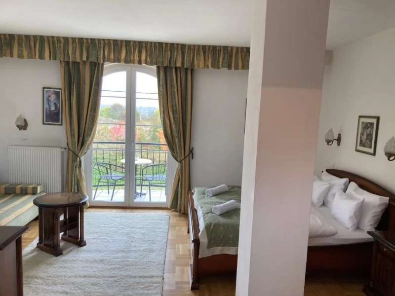  Cazare | Camping / Popas turistic (K0016-10) Imaginea poate fi supusă drepturilor de autor. Se recomandă contactarea titularului drepturilor.