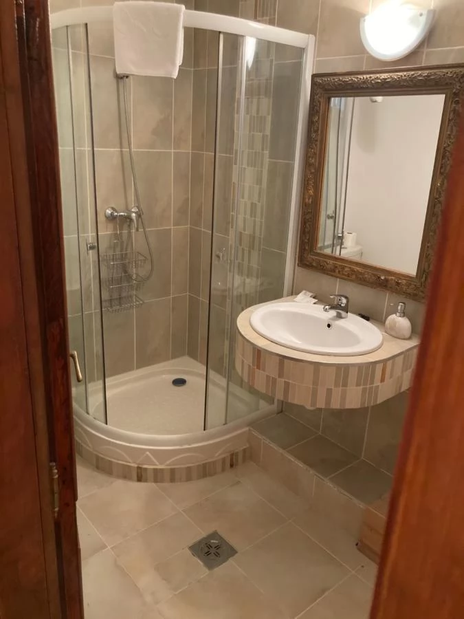  Cazare | Camping / Popas turistic (K0016-12) Imaginea poate fi supusă drepturilor de autor. Se recomandă contactarea titularului drepturilor.