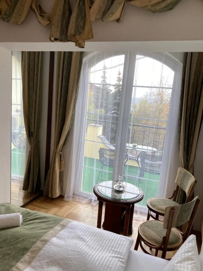  Cazare | Camping / Popas turistic (K0016-13) Imaginea poate fi supusă drepturilor de autor. Se recomandă contactarea titularului drepturilor.