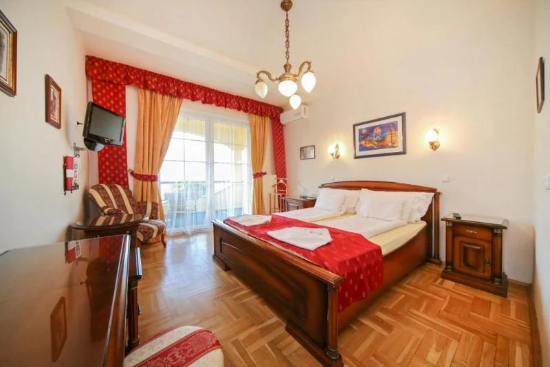  Cazare | Camping / Popas turistic (K0016-14) Imaginea poate fi supusă drepturilor de autor. Se recomandă contactarea titularului drepturilor.