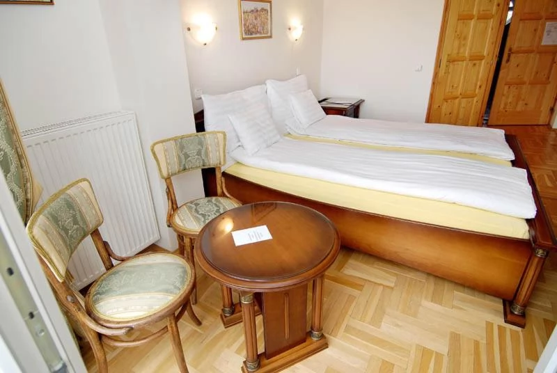  Cazare | Camping / Popas turistic (K0016-18) Imaginea poate fi supusă drepturilor de autor. Se recomandă contactarea titularului drepturilor.