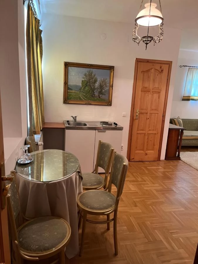  Cazare | Camping / Popas turistic (K0016-28) Imaginea poate fi supusă drepturilor de autor. Se recomandă contactarea titularului drepturilor.