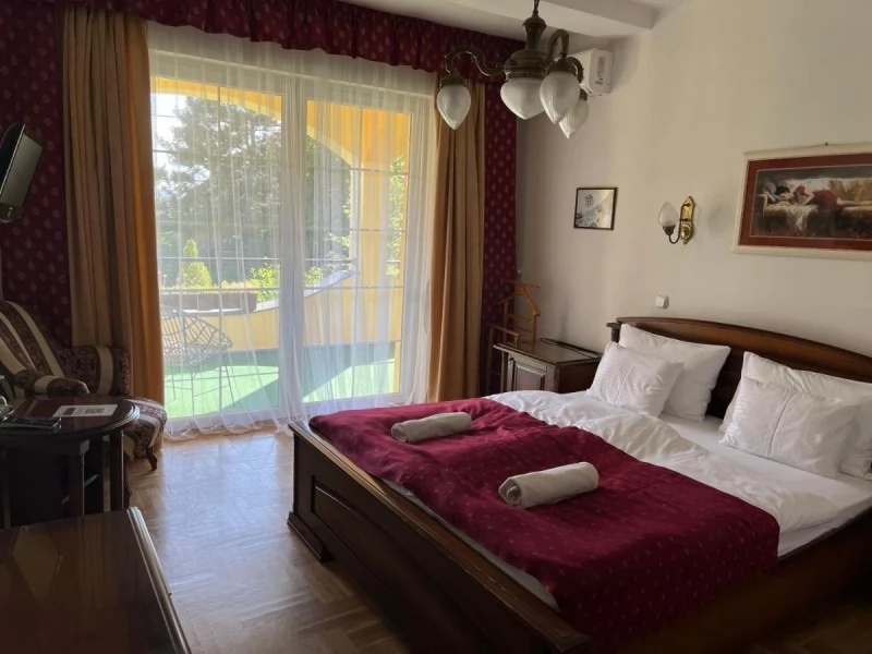  Cazare | Camping / Popas turistic (K0016-30) Imaginea poate fi supusă drepturilor de autor. Se recomandă contactarea titularului drepturilor.