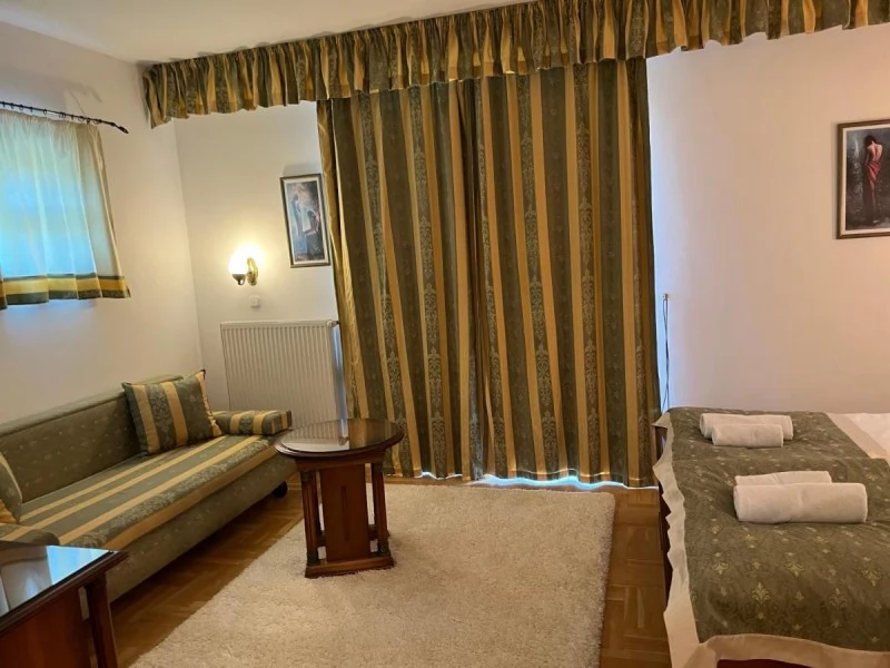  Cazare | Camping / Popas turistic (K0016-31) Imaginea poate fi supusă drepturilor de autor. Se recomandă contactarea titularului drepturilor.