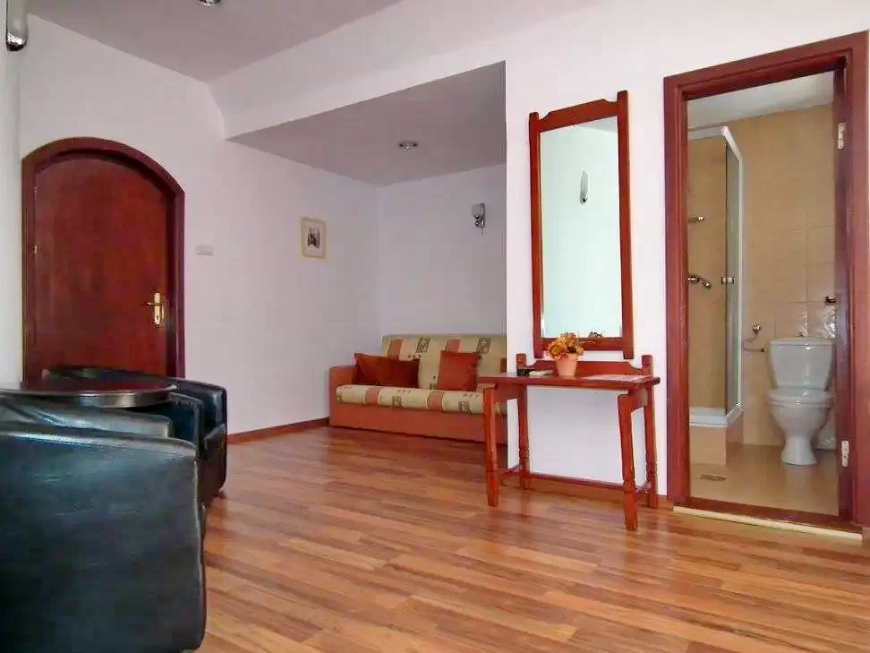 Eforie Sud Cazare | Motel (K1313-5) Imaginea poate fi supusă drepturilor de autor. Se recomandă contactarea titularului drepturilor.