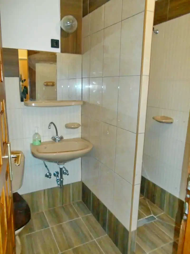 Mișcolț Cazare | Motel (K0882-15) Imaginea poate fi supusă drepturilor de autor. Se recomandă contactarea titularului drepturilor.