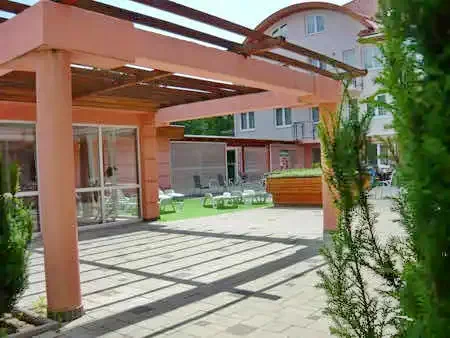  Cazare | Casă de apartamente (K0887-6) Imaginea poate fi supusă drepturilor de autor. Se recomandă contactarea titularului drepturilor.